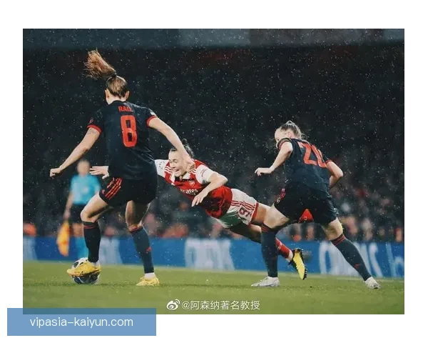 女足欧冠淘汰赛即将来临，球队状态回暖备受关注